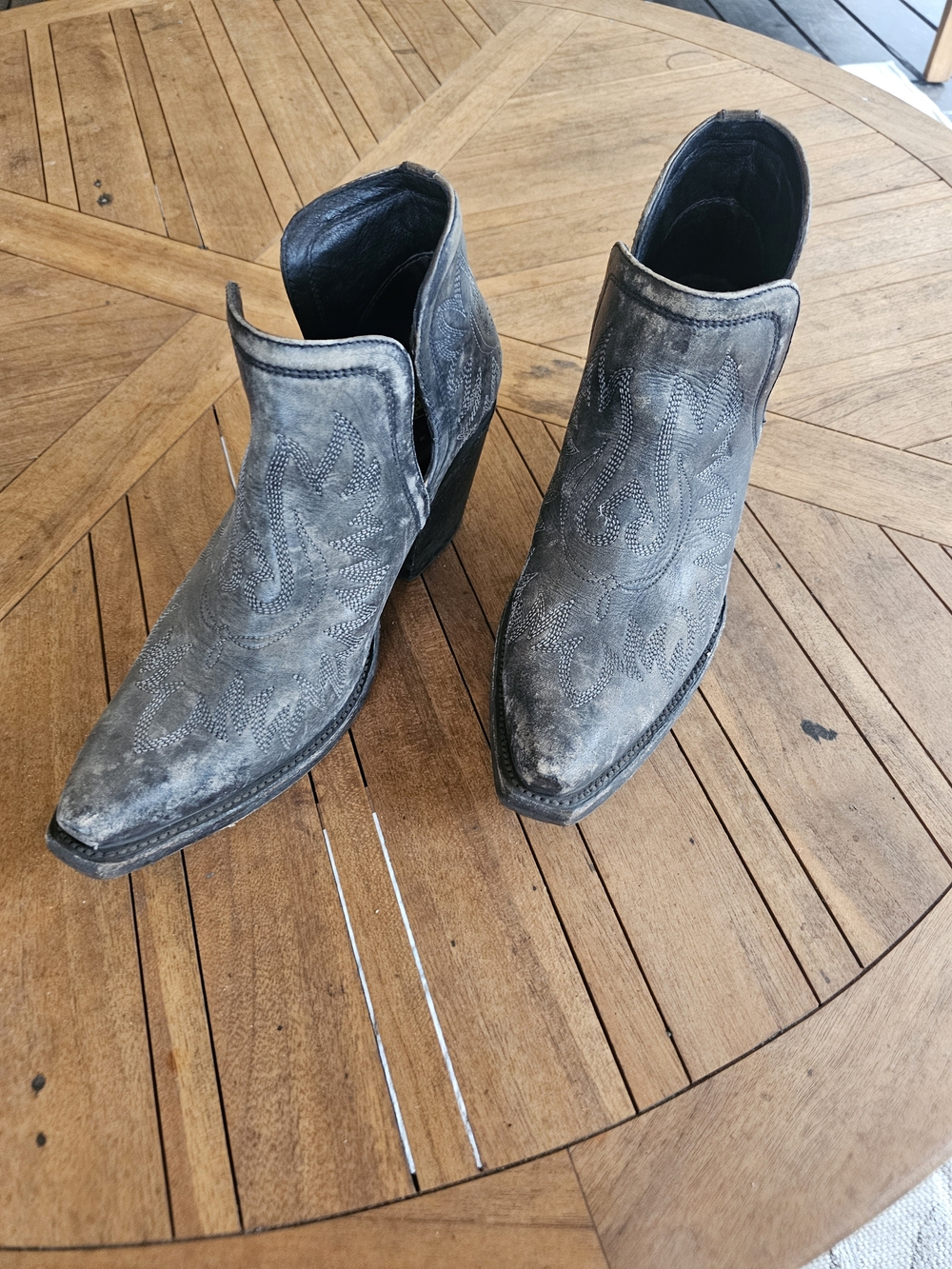 ARIAT Dixon Western Ankle Boots 9.5 – Naturally Distressed Black Leather